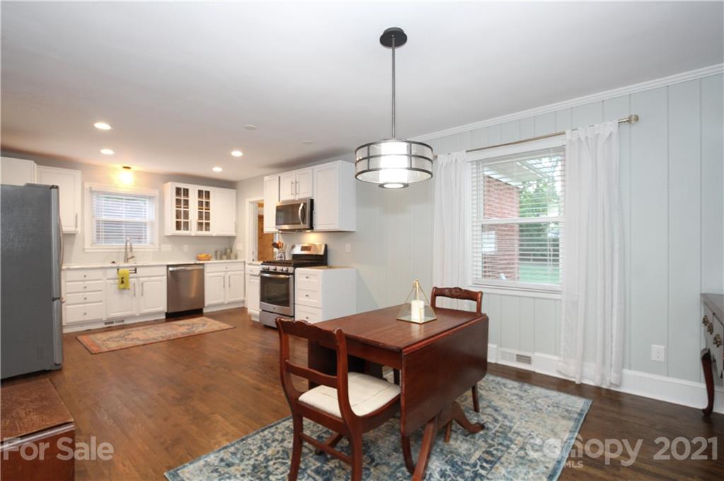 5052 Erickson Road, Unit 19 Charlotte, NC 28205 - Photo 8 of 24 Gallery Image 8