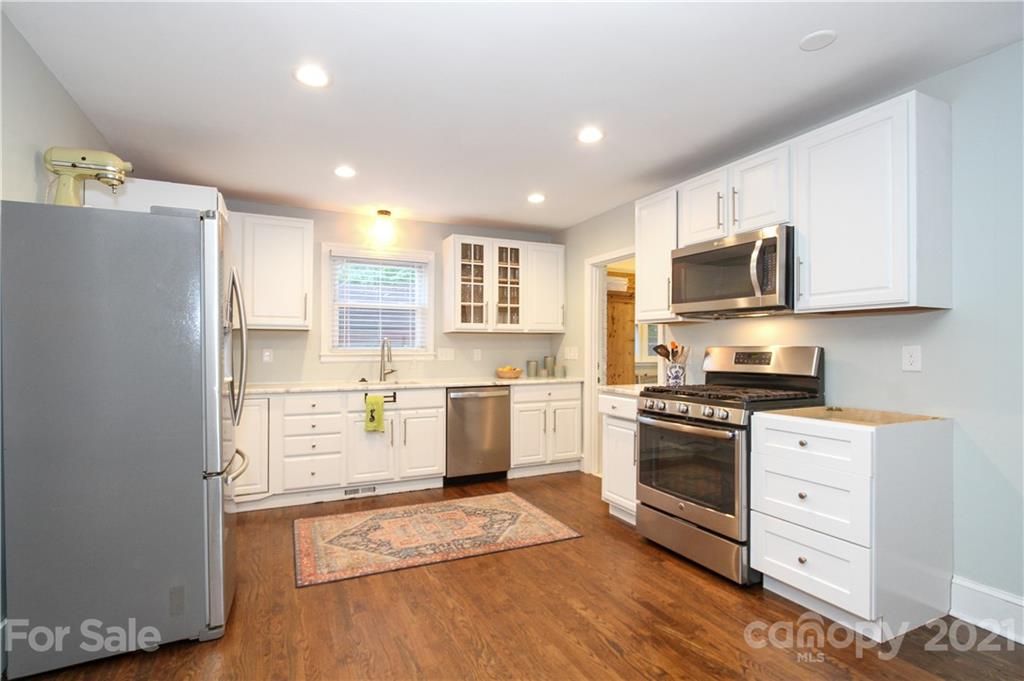 5052 Erickson Road, Unit 19 Charlotte, NC 28205 - Photo 9 of 24 Gallery Image 9