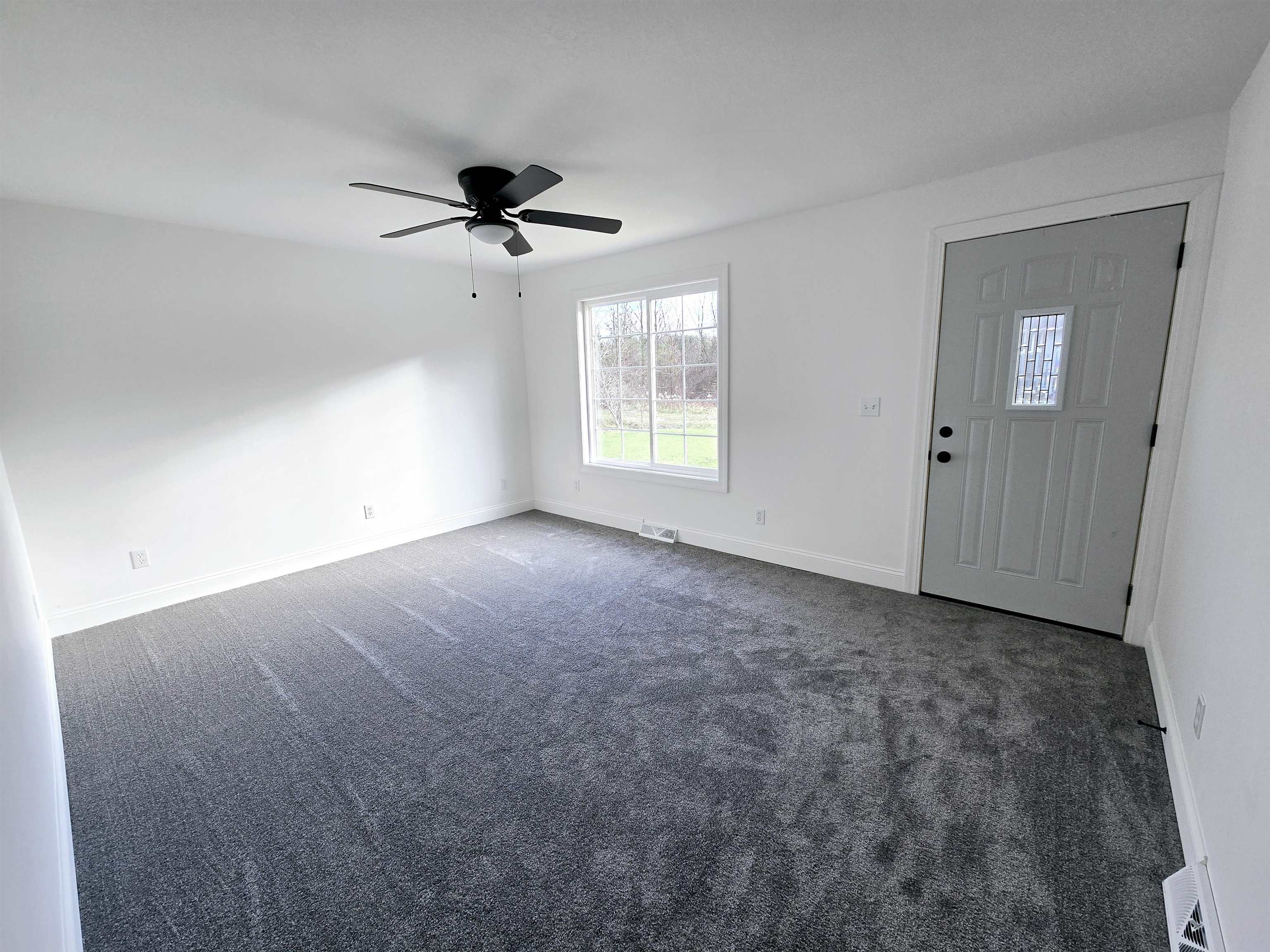 1313 Rae Street Mount Morris, MI 48458 - Photo 3 of 36 50162512-975d8ac8-760e-43c7-be28-bc10dfa8e584.JPG