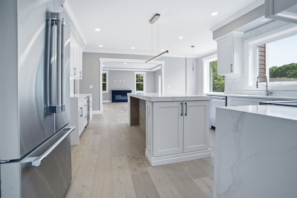 18 Magnolia Road Natick, MA 01760 - Photo 9 of 39