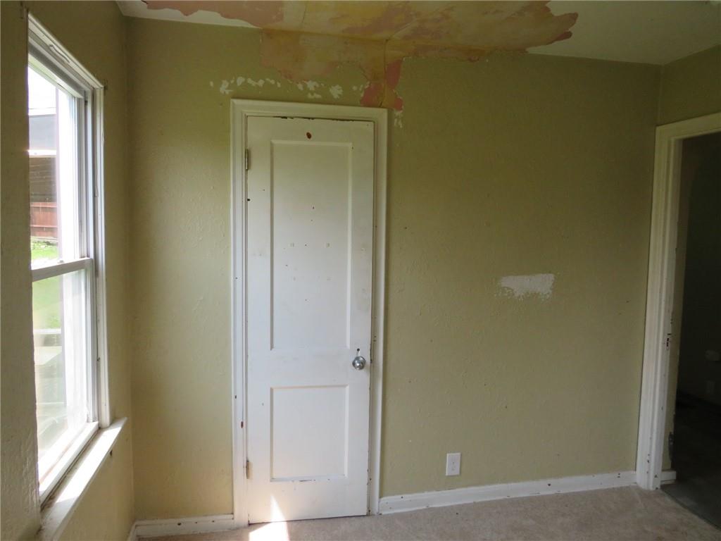 666 Ewing Street Washington, PA 15301 - Photo 9 of 22 a view of an entryway with front door