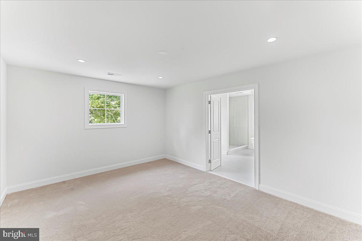 1260 Gradyville Road Glen Mills, PA 19342 - Photo 29 of 49 Primary Dressing Room