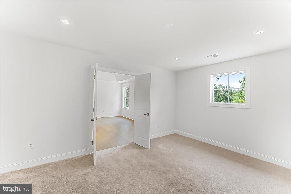 1260 Gradyville Road Glen Mills, PA 19342 - Photo 30 of 49 Primary Dressing Room