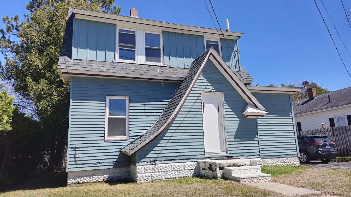 121 Bates Street Millinocket, ME 04462 - Photo 2 of 3 2