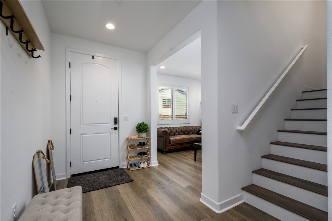 2821 Bridgetide Road Corona, CA 92883 - Photo 2 of 38 Entryway