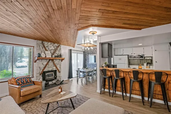 $479,000 | 2113 Meridian Boulevard, Unit 121, Mammoth Lakes, CA 93546