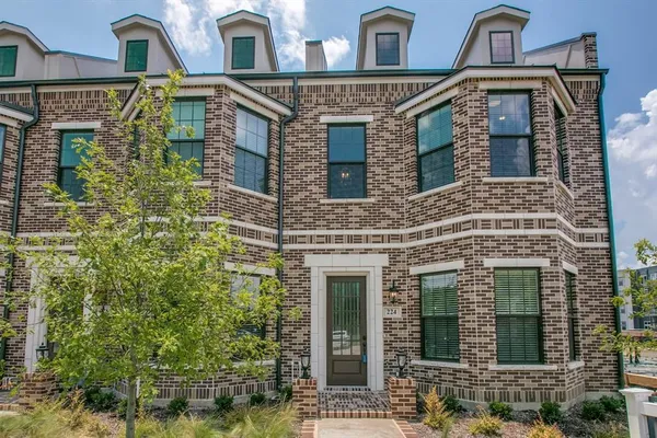 $575,000 | 224 Morningside Drive, Roanoke, TX 76262