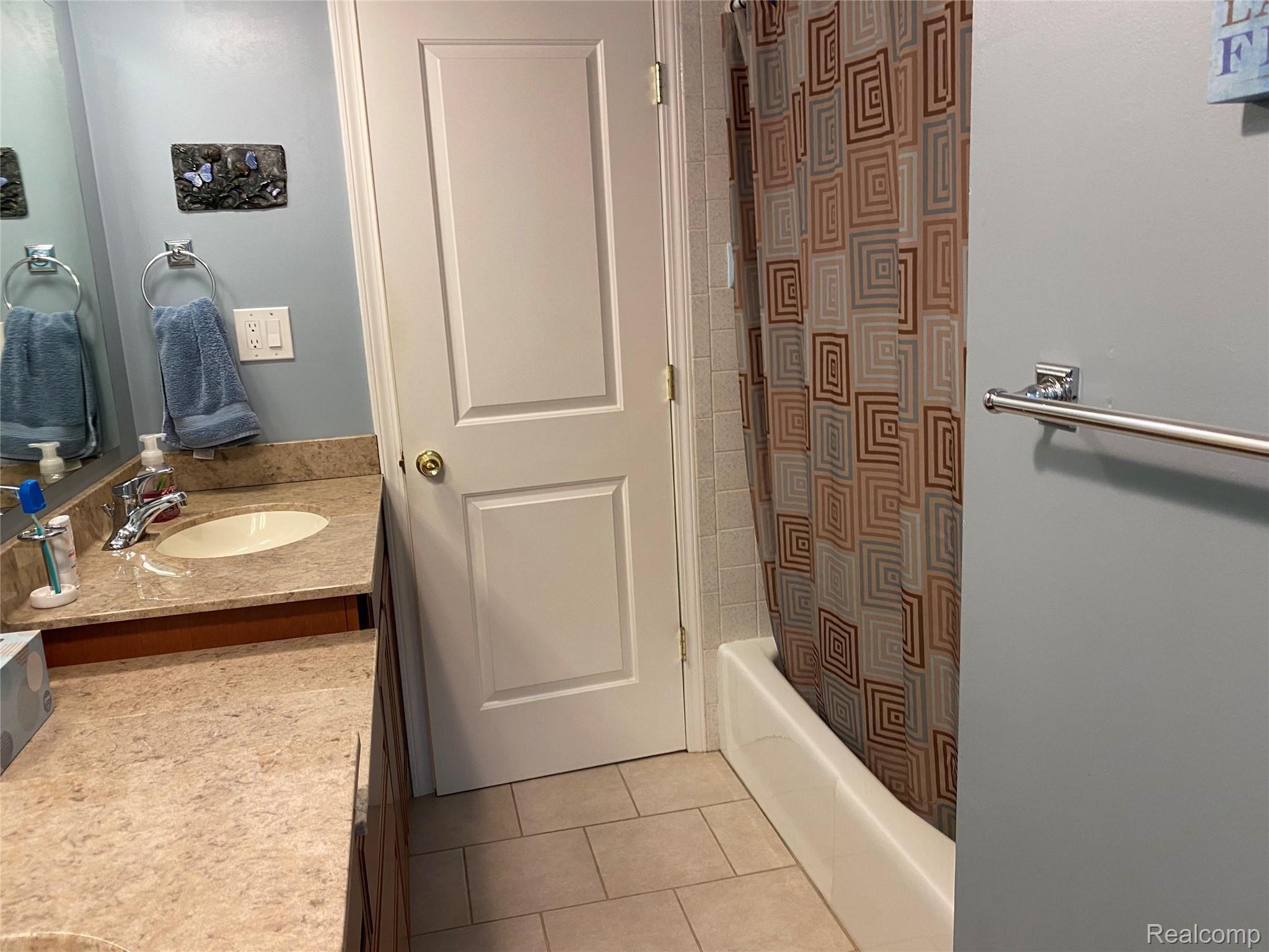 2711 Walbridge Drive Rochester, MI 48307 - Photo 41 of 53 1FDAC807-AB89-4768-9C0D-7CC7A631C351.jpeg
