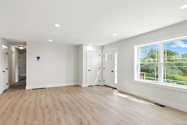 $480,000 | 170 Darcangelo Drive, Naugatuck, CT 06770