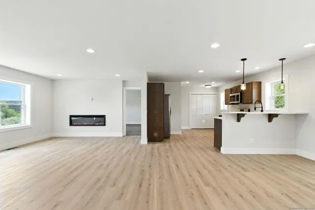 $480,000 | 170 Darcangelo Drive, Naugatuck, CT 06770