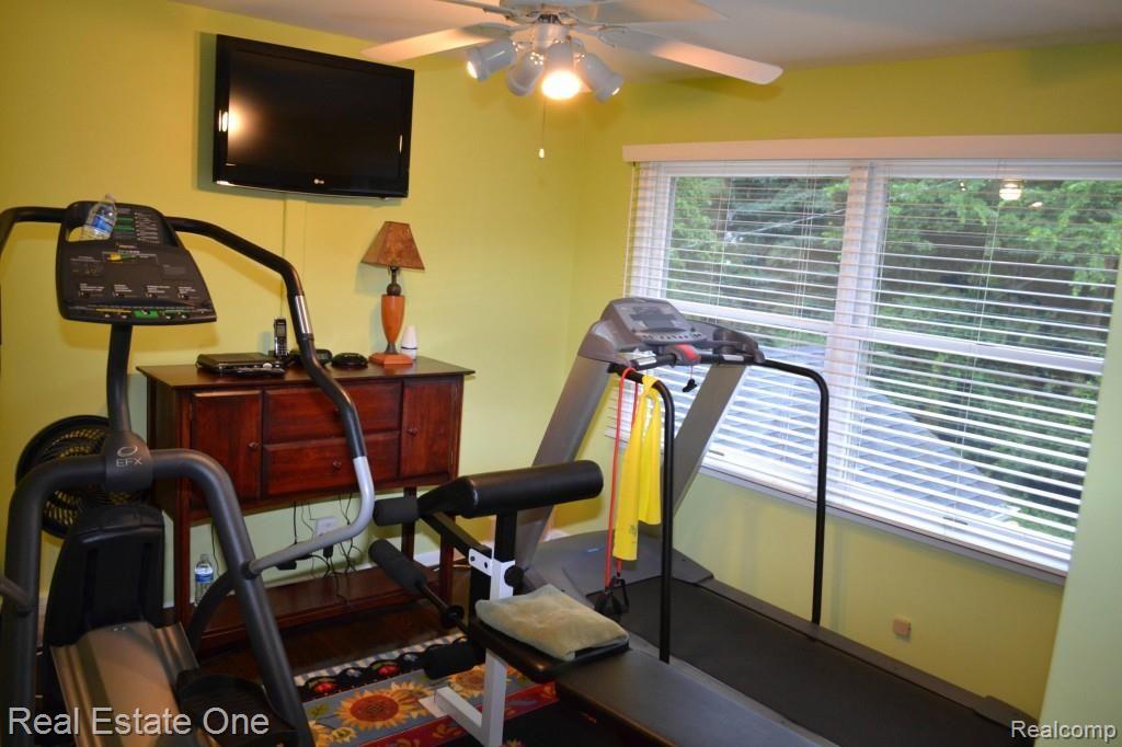 6785 Halyard Road Bloomfield Hills, MI 48301 - Photo 21 of 40 bed 4.jpg