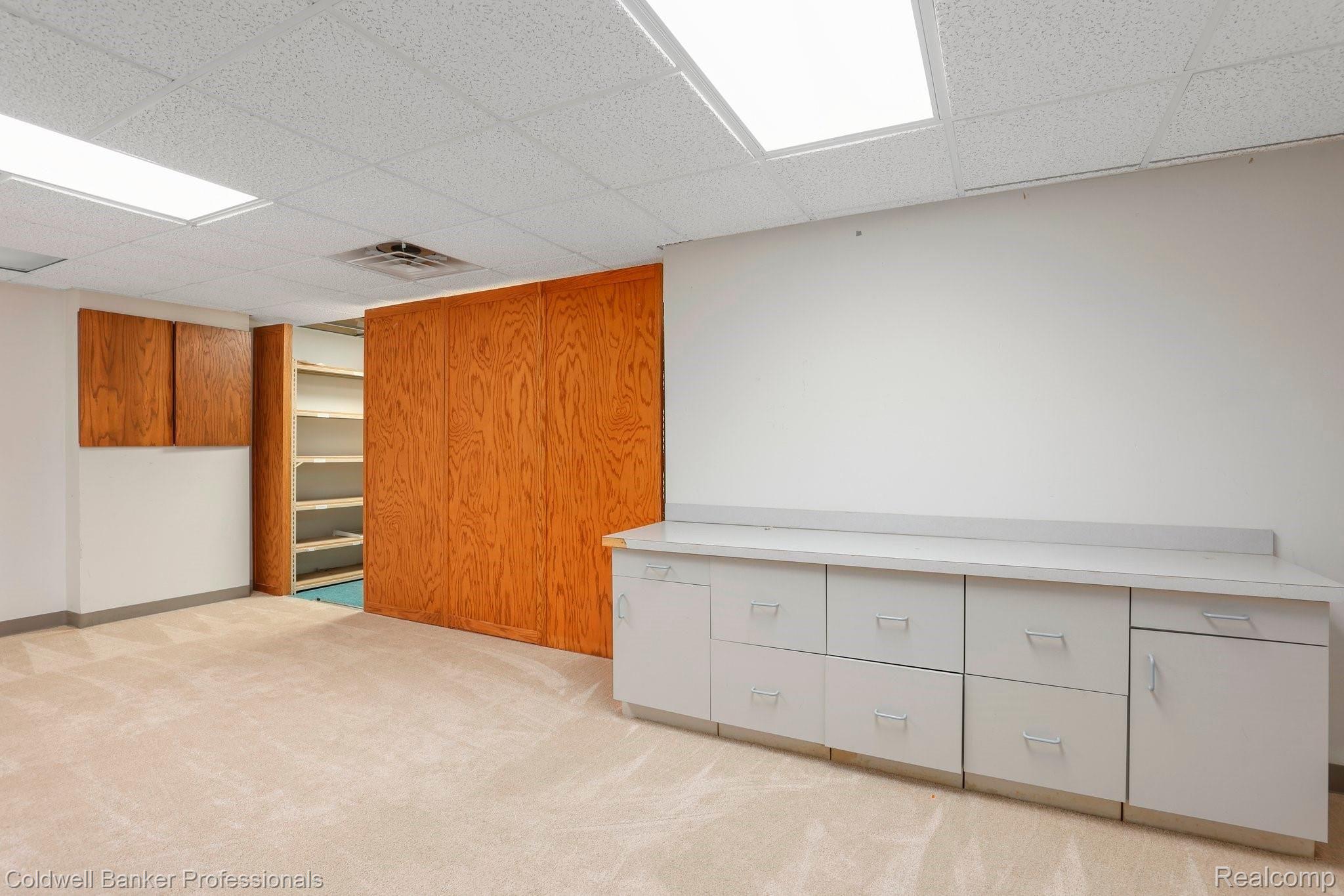 5365 Ridge Trail North Clarkston, MI 48348 - Photo 34 of 55 Craft or Hobby Room!