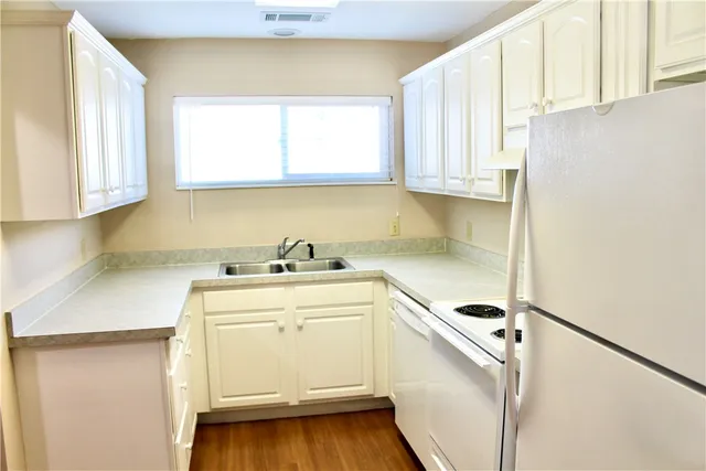 $2,000 | 1000 Mallery Street, Unit 68, St. Simons Island, GA 31522