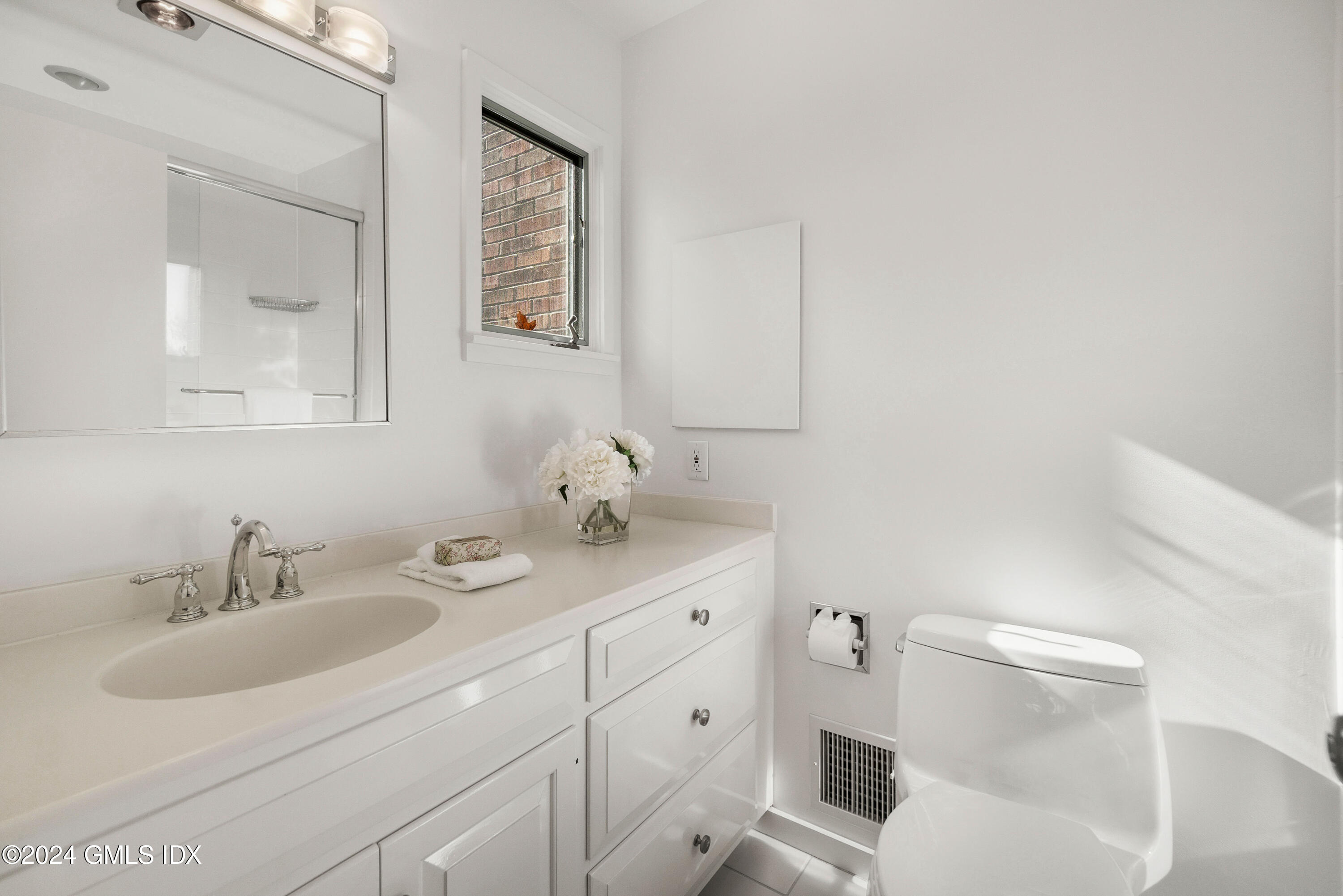101 Lewis Street, Unit I Greenwich, CT 06830 - Photo 13 of 17 Master Bath