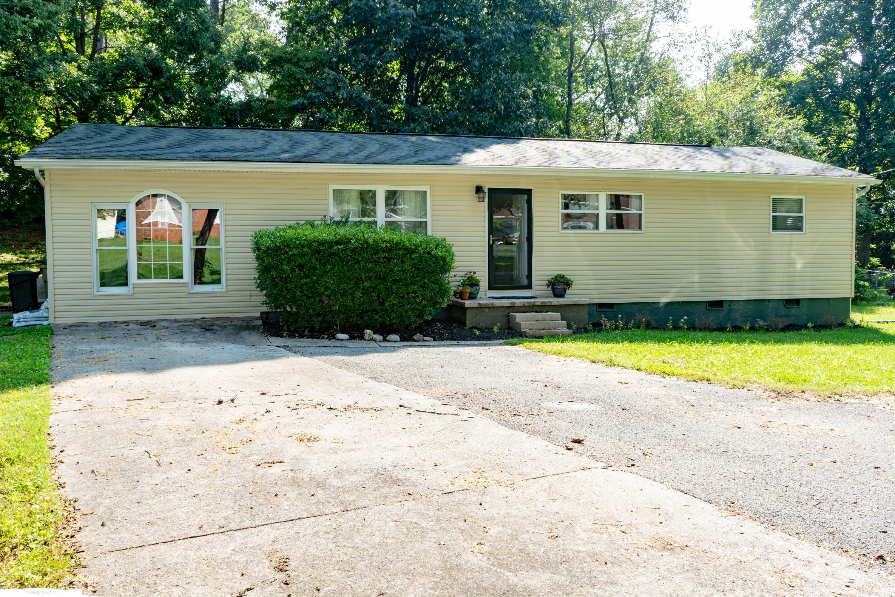 4418 Sullivan Road Knoxville, TN 37921 - Photo 2 of 18 4418SullivanRd02