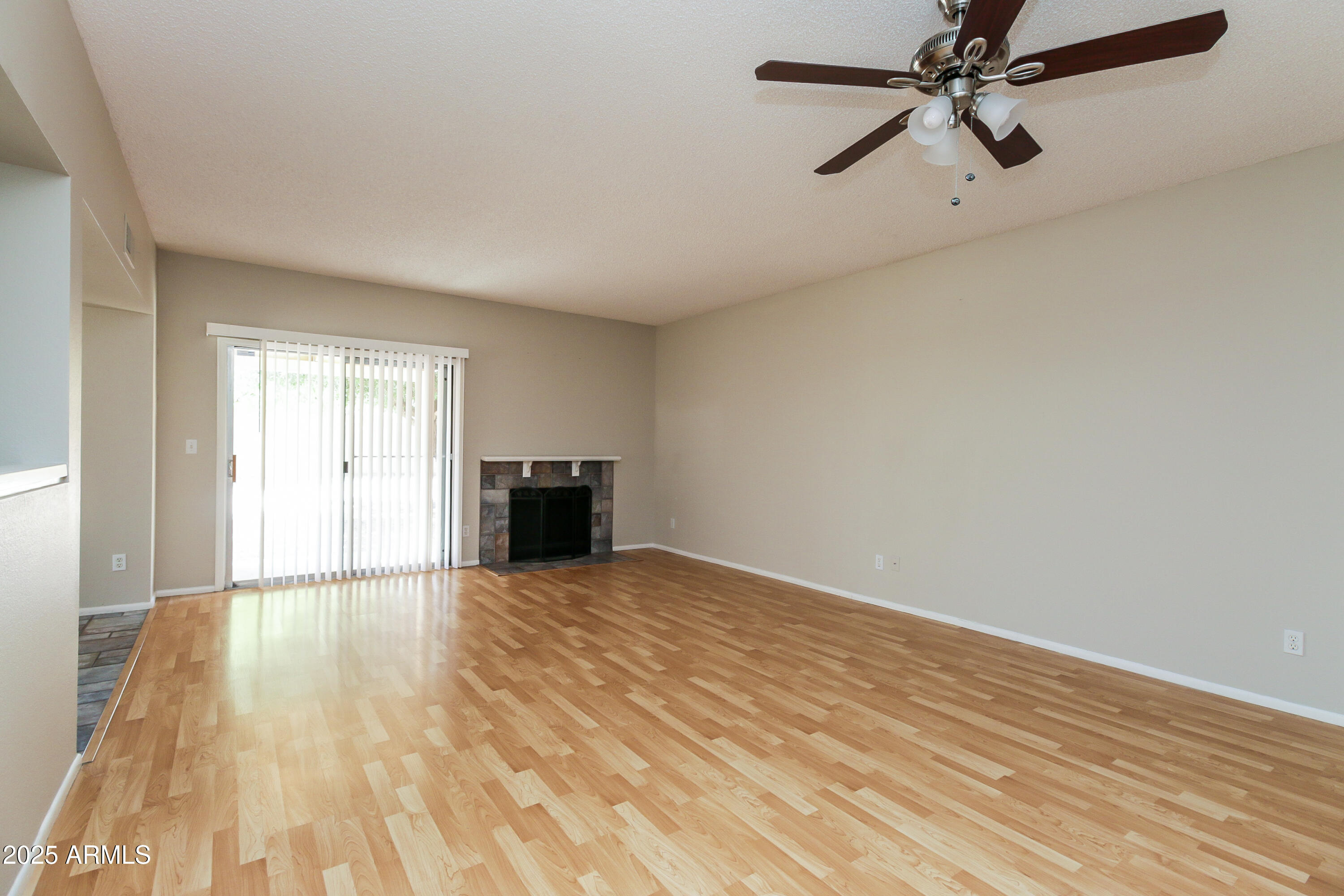 1033 North Arvada Mesa, AZ 85205 - Photo 5 of 17 006-photo-living-room-7230493
