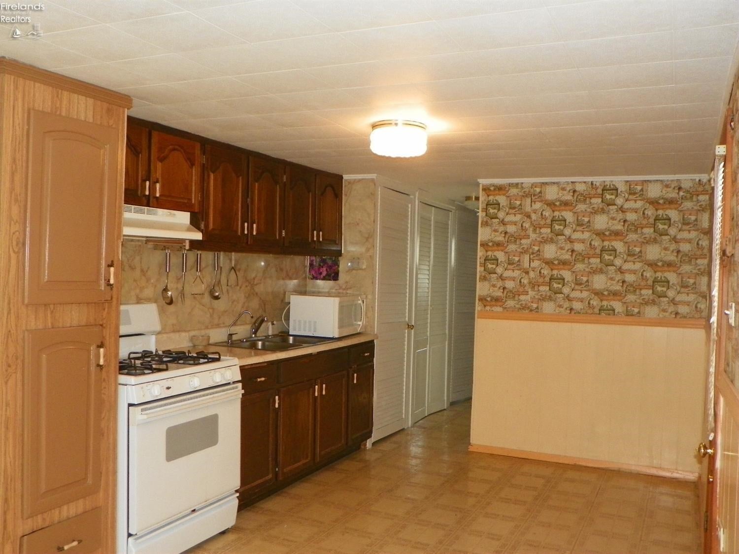629 Everett Road Fremont, OH 43420 - Photo 10 of 10 Gallery Image 10