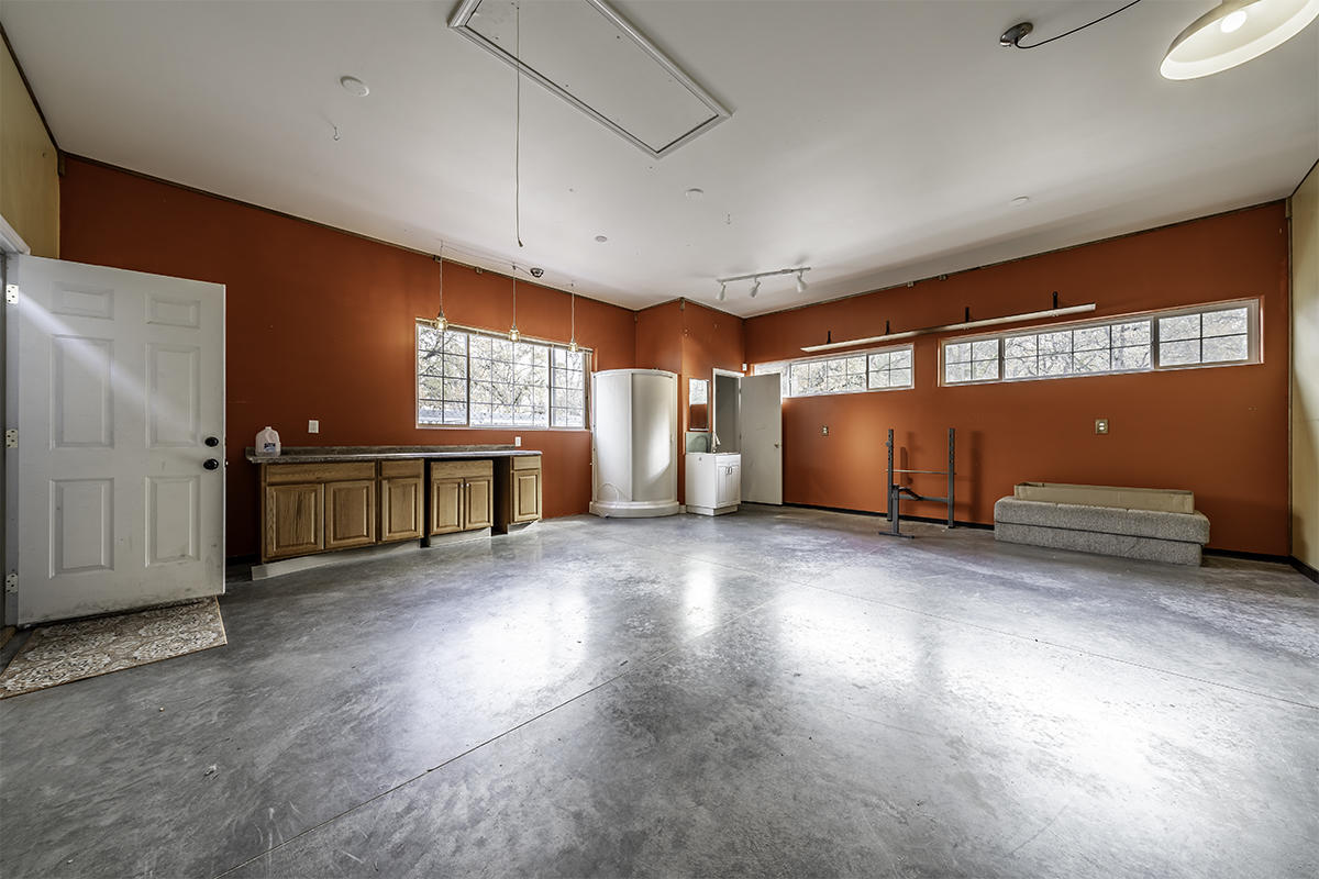 6633 Rapp Lane Talent, OR 97540 - Photo 32 of 58 DSC04125-HDR