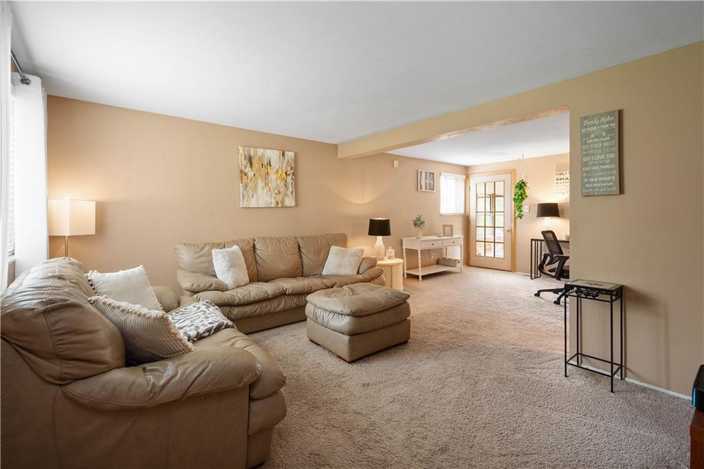 3099 McRoberts Road Pittsburgh, PA 15234 - Photo 4 of 35 Gallery Image 4