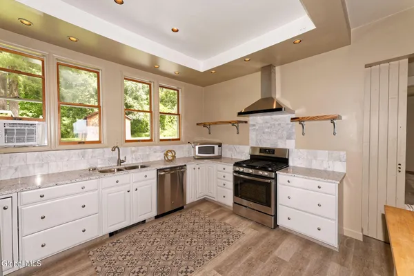 $3,250 | 1412 River Road, Bethlehem, NY 12158