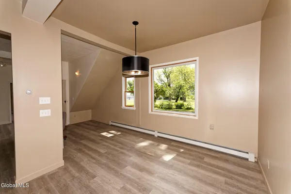 $3,250 | 1412 River Road, Bethlehem, NY 12158