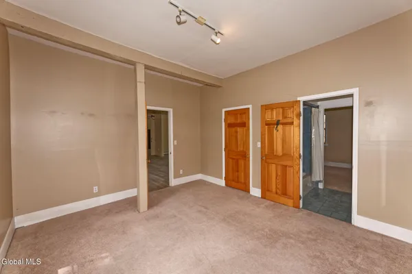 $3,250 | 1412 River Road, Bethlehem, NY 12158