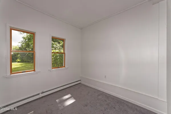 $3,250 | 1412 River Road, Bethlehem, NY 12158