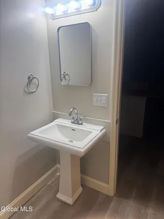 $3,250 | 1412 River Road, Bethlehem, NY 12158