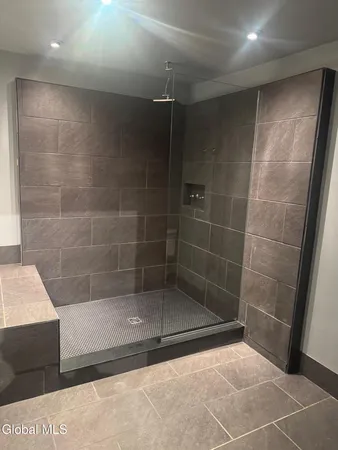 $3,250 | 1412 River Road, Bethlehem, NY 12158