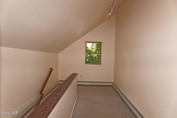 $3,250 | 1412 River Road, Bethlehem, NY 12158