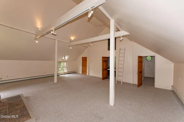 $3,250 | 1412 River Road, Bethlehem, NY 12158