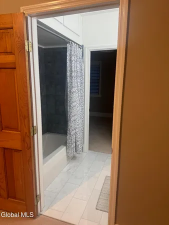 $3,250 | 1412 River Road, Bethlehem, NY 12158