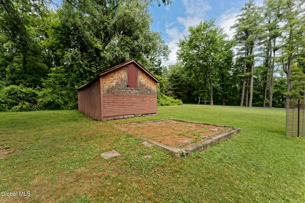 $3,250 | 1412 River Road, Bethlehem, NY 12158