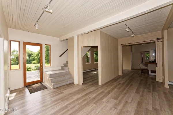 $3,250 | 1412 River Road, Bethlehem, NY 12158