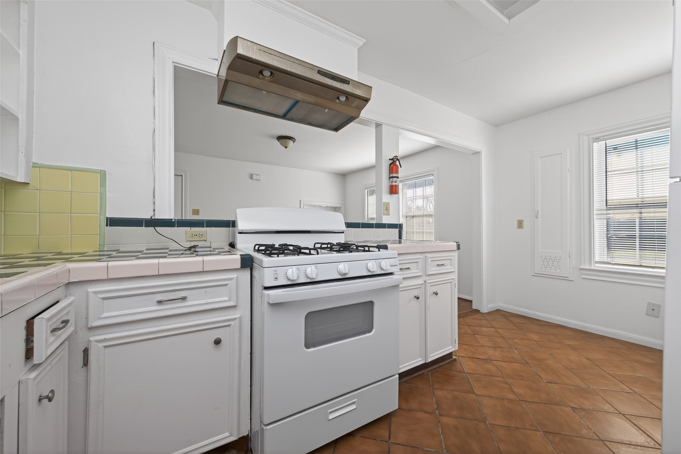 2005 Common Street Houston, TX 77009 - Photo 12 of 18