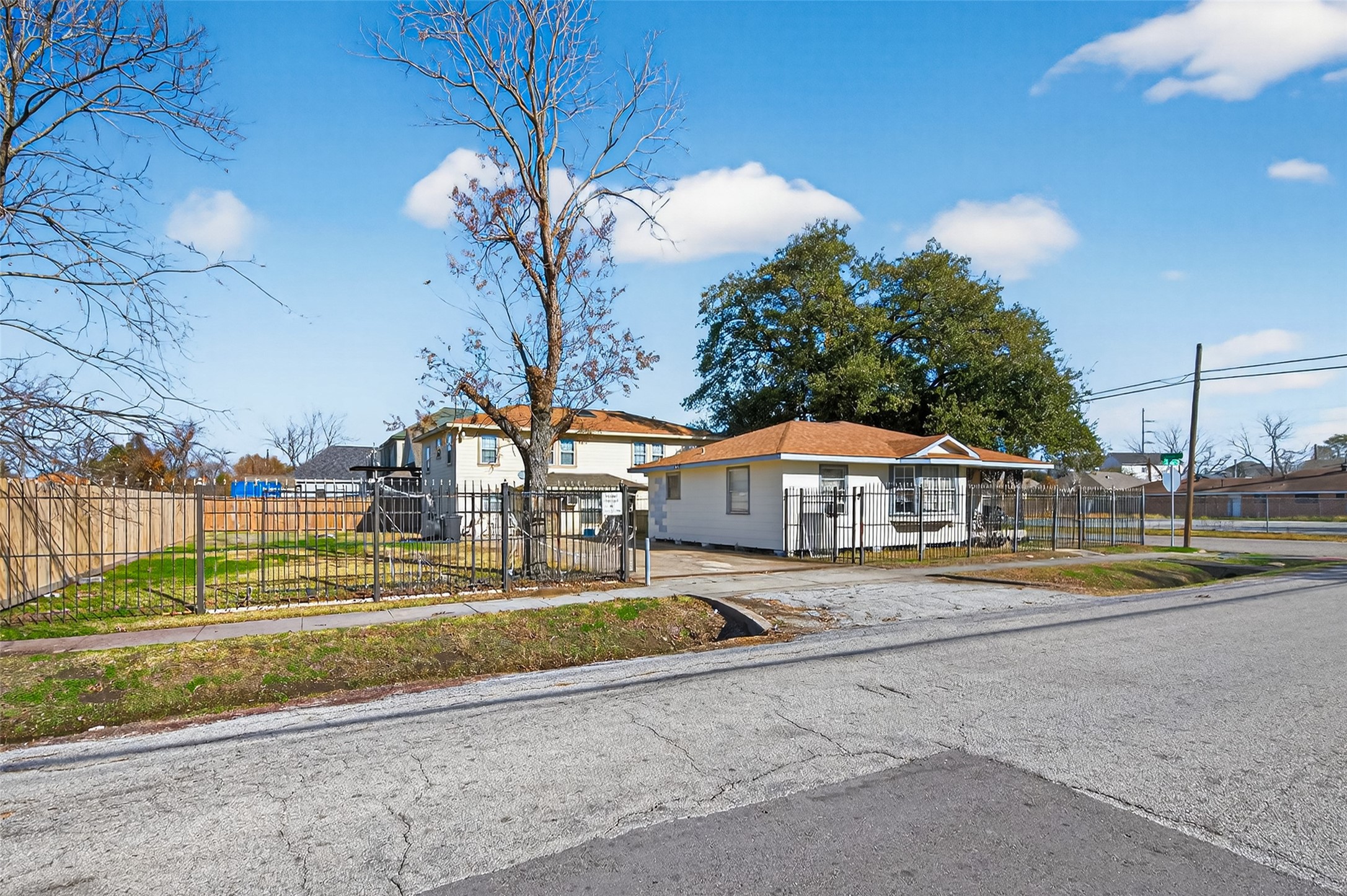 2005 Common Street Houston, TX 77009 - Photo 4 of 18