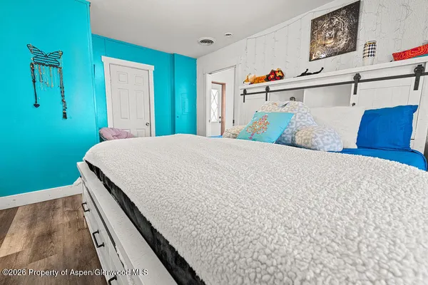 a bed room with a bed