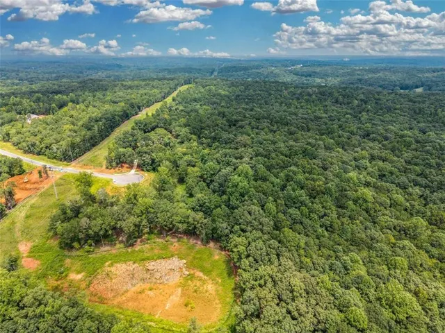a view of a yard in a field