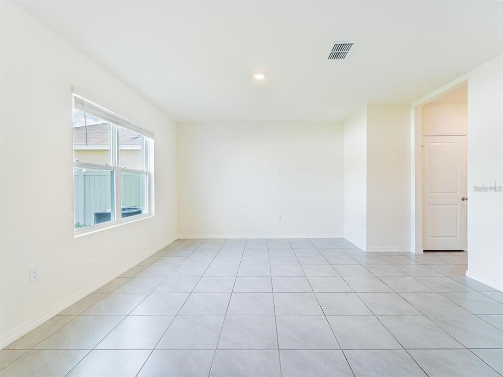 5510 Oxford Gray Road Wesley Chapel, FL 33545 - Photo 38 of 41 an empty room with windows