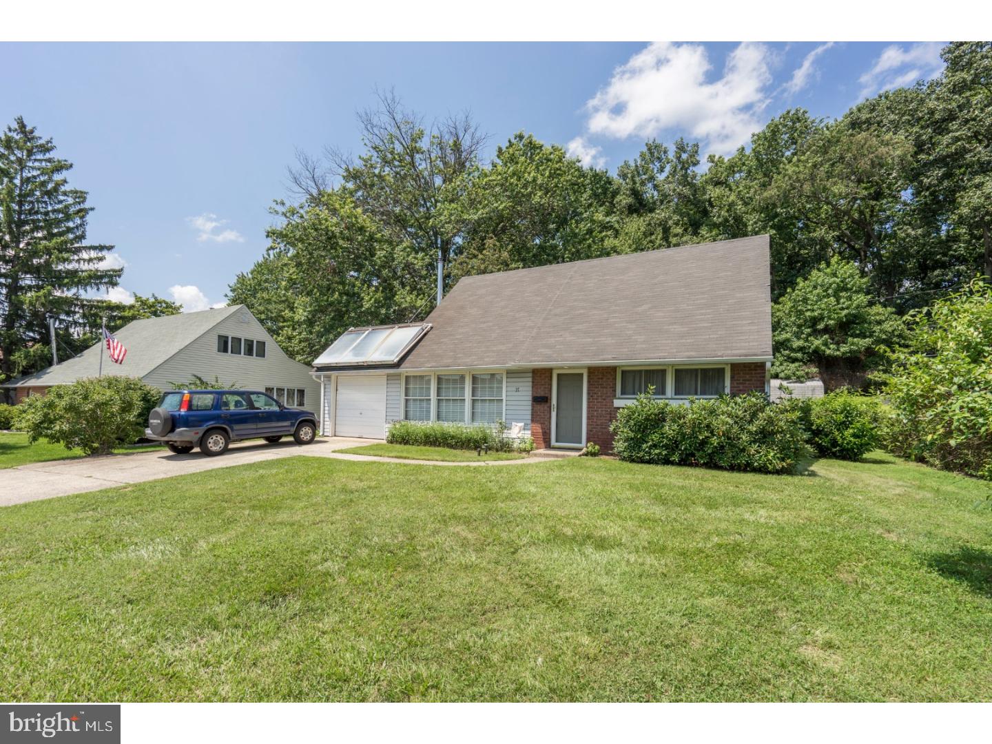 37 Hedge Road Levittown, PA 19056 - Photo 1 of 25 Gallery Image 1