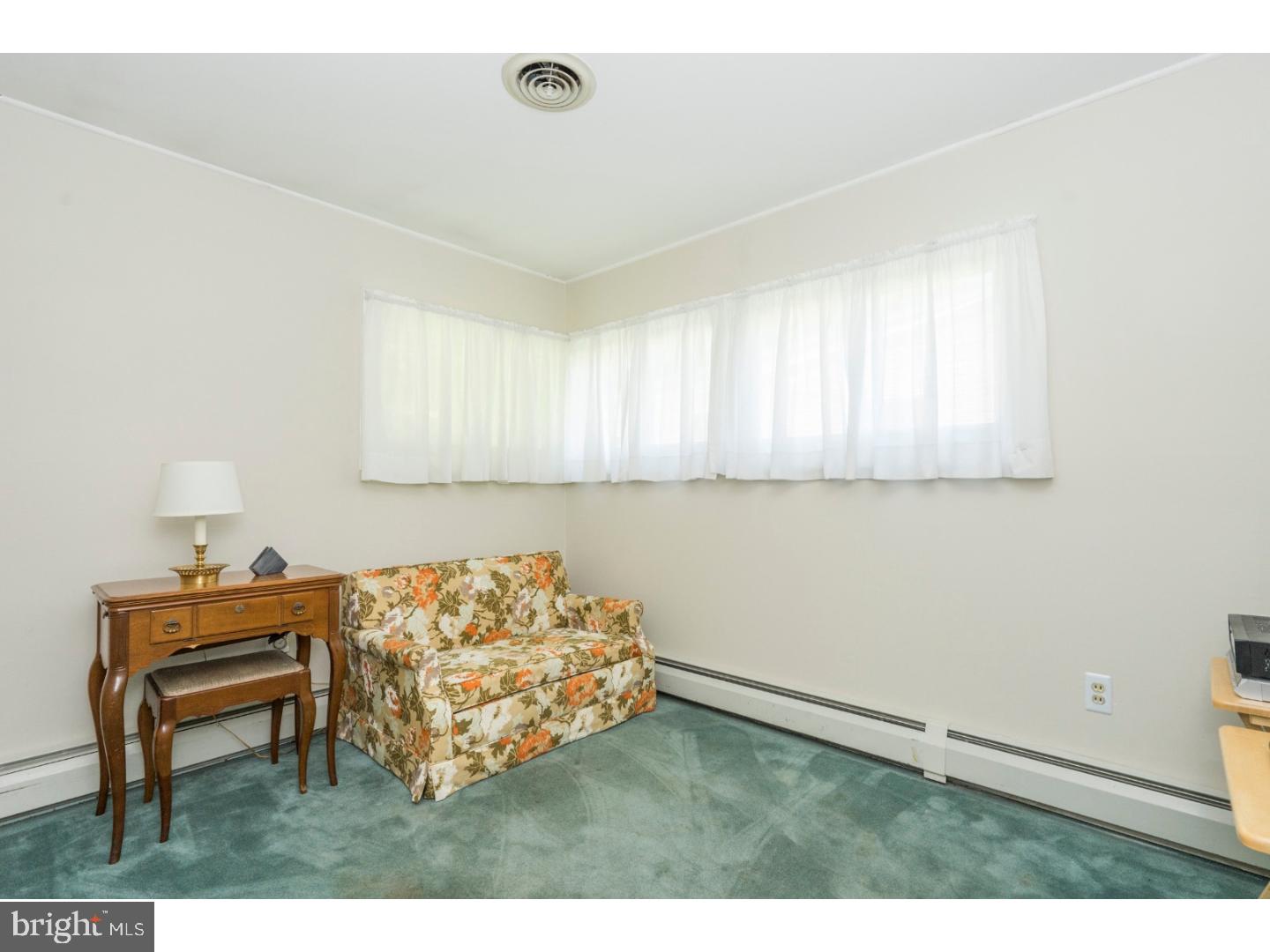 37 Hedge Road Levittown, PA 19056 - Photo 15 of 25 Gallery Image 15