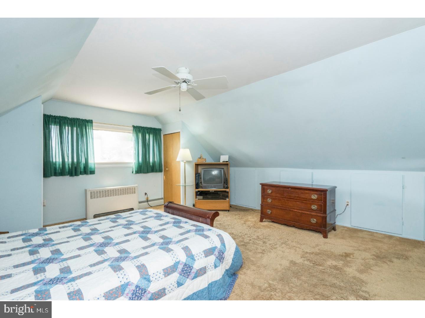 37 Hedge Road Levittown, PA 19056 - Photo 18 of 25 Gallery Image 18