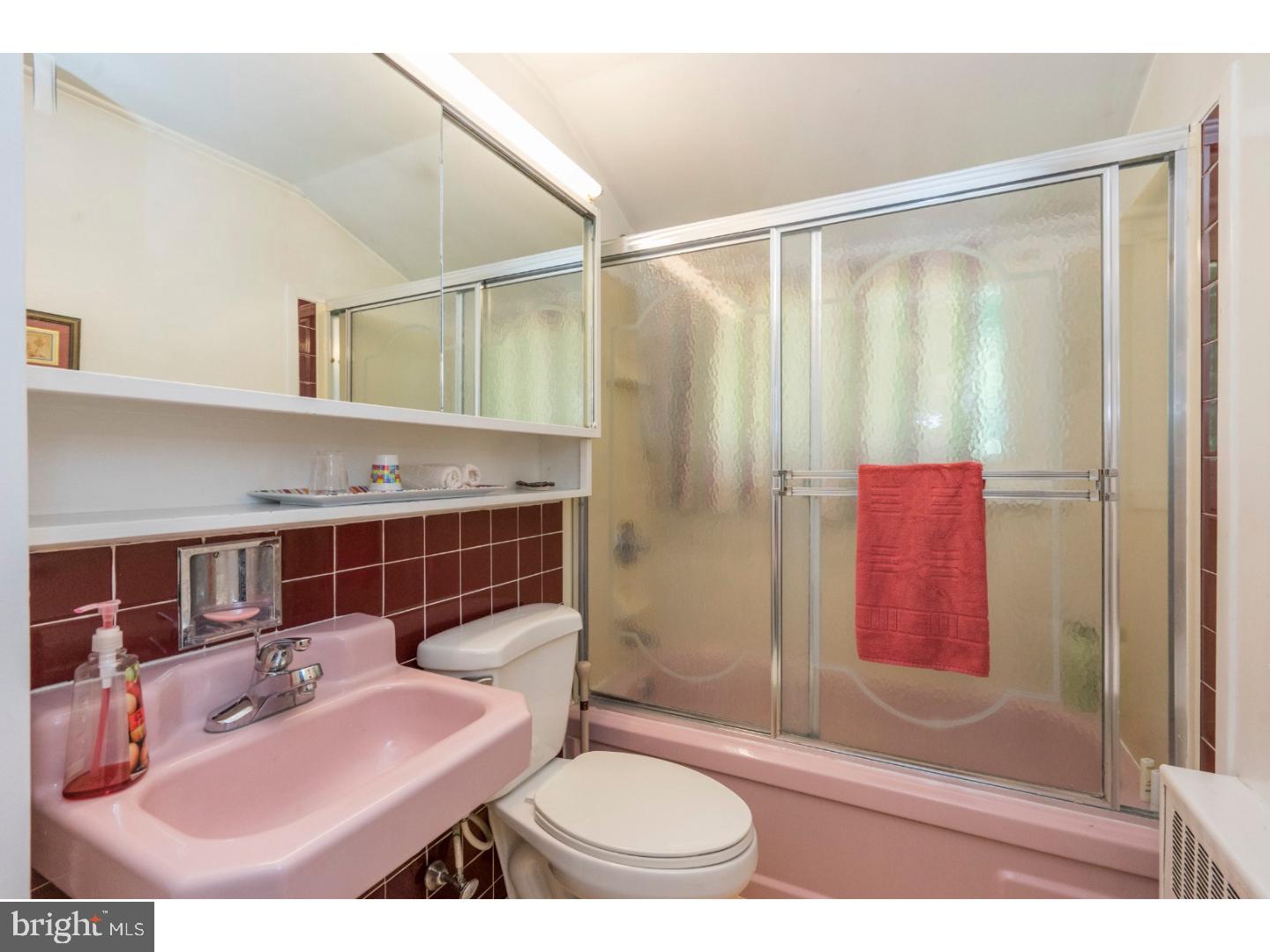37 Hedge Road Levittown, PA 19056 - Photo 21 of 25 Gallery Image 21