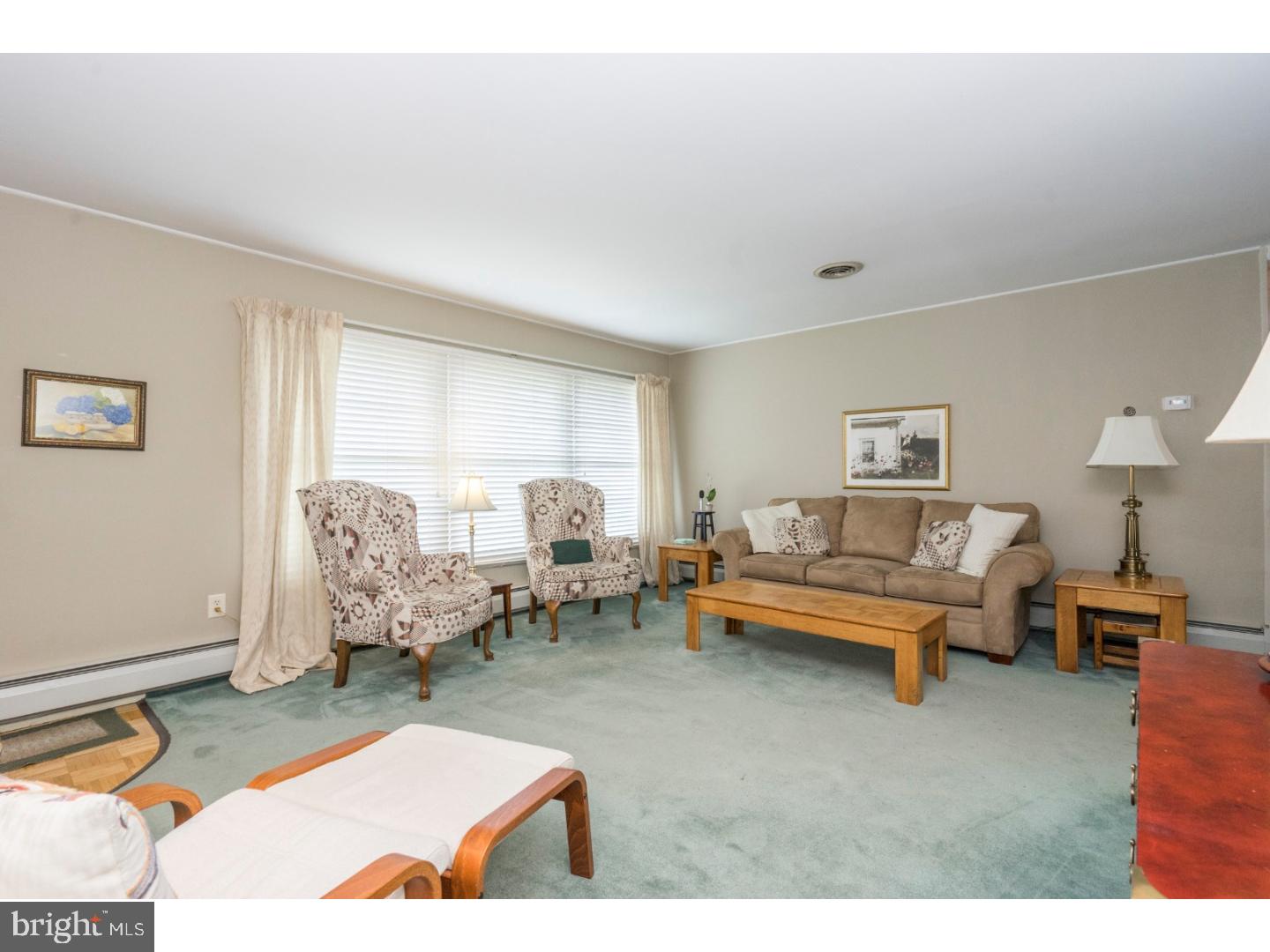 37 Hedge Road Levittown, PA 19056 - Photo 3 of 25 Gallery Image 3