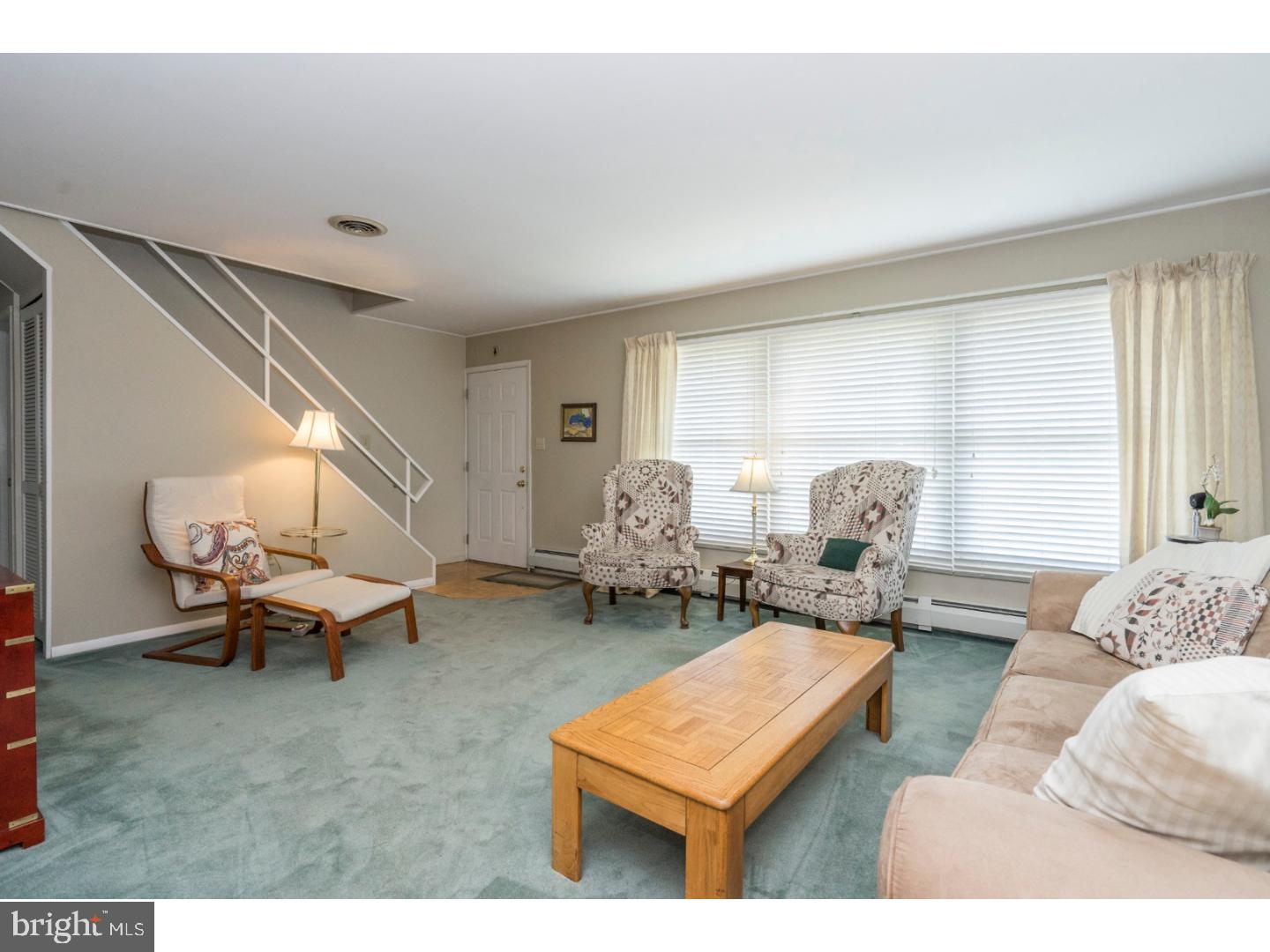 37 Hedge Road Levittown, PA 19056 - Photo 4 of 25 Gallery Image 4