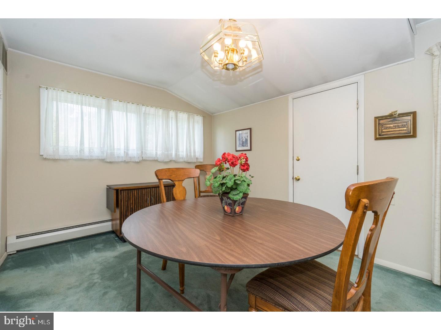37 Hedge Road Levittown, PA 19056 - Photo 6 of 25 Gallery Image 6