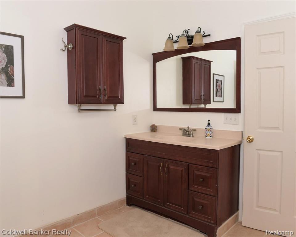 6040 Darramoor Road Bloomfield Hills, MI 48301 - Photo 30 of 47