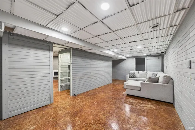 $285,000 | 210 West Main Street, Worthington, IN 47471