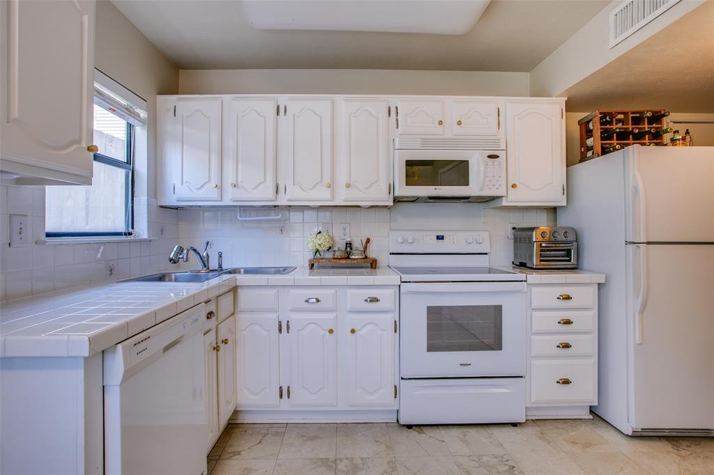 3503 Word Street Dallas, TX 75204 - Photo 20 of 37