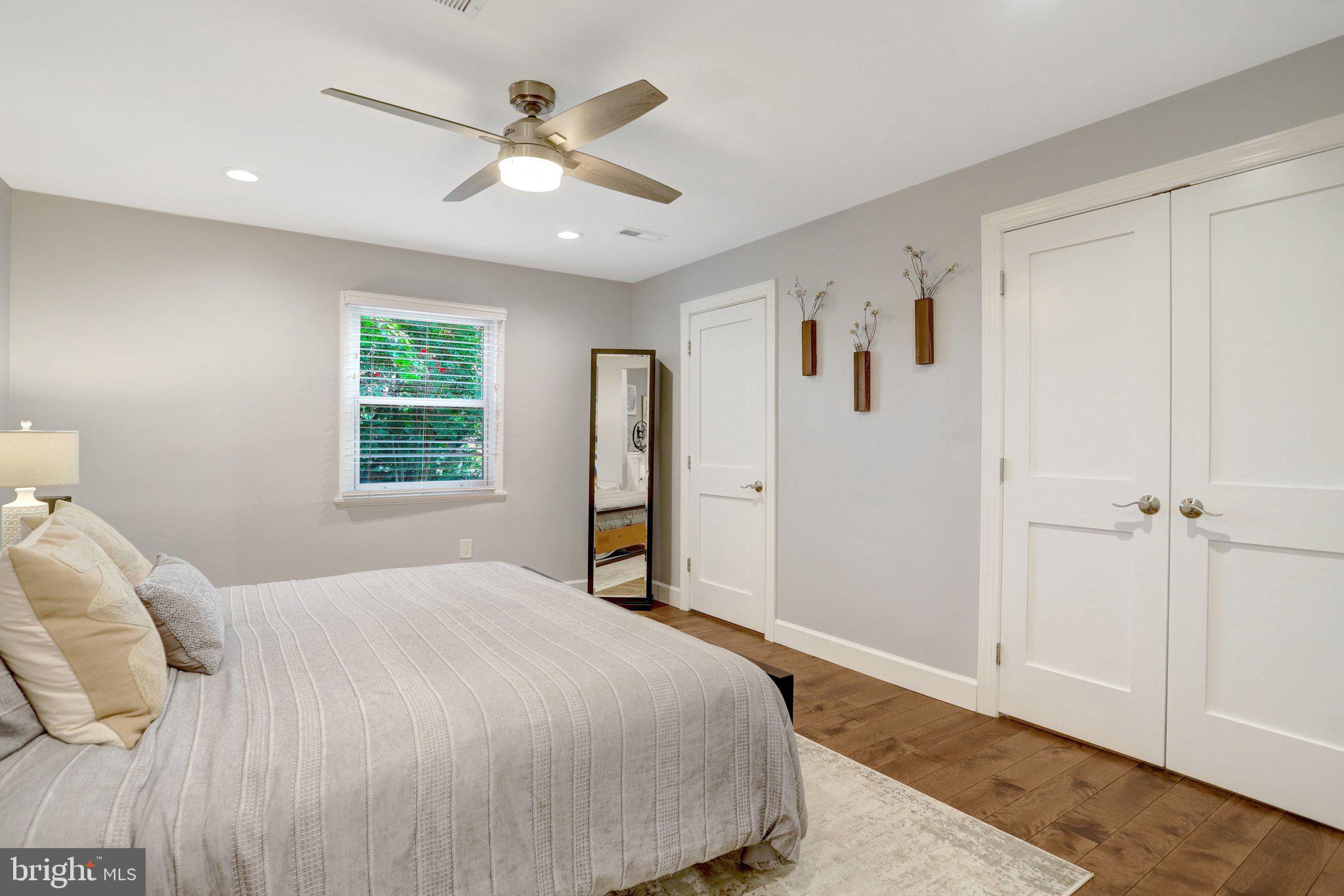 3200 Burgundy Road Alexandria, VA 22303 - Photo 24 of 89 Main-Level Primary Suite w/ensuite bath